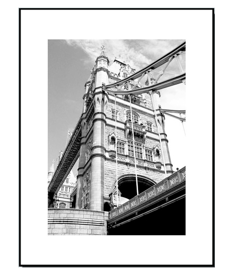 Tower Bridge in London, England: Framed Photography Print